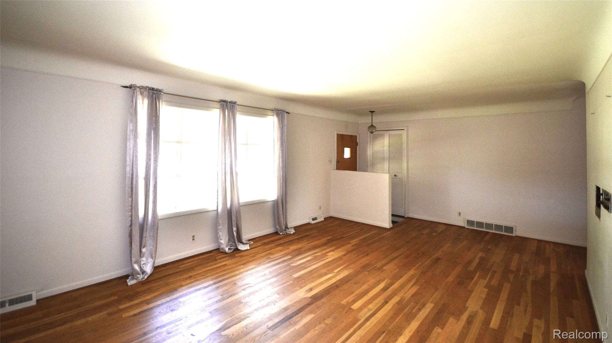 Bloomfield Hills City, Michigan 48302, United States, 3 Bedrooms Bedrooms, ,2 BathroomsBathrooms,Residential,Active,207379