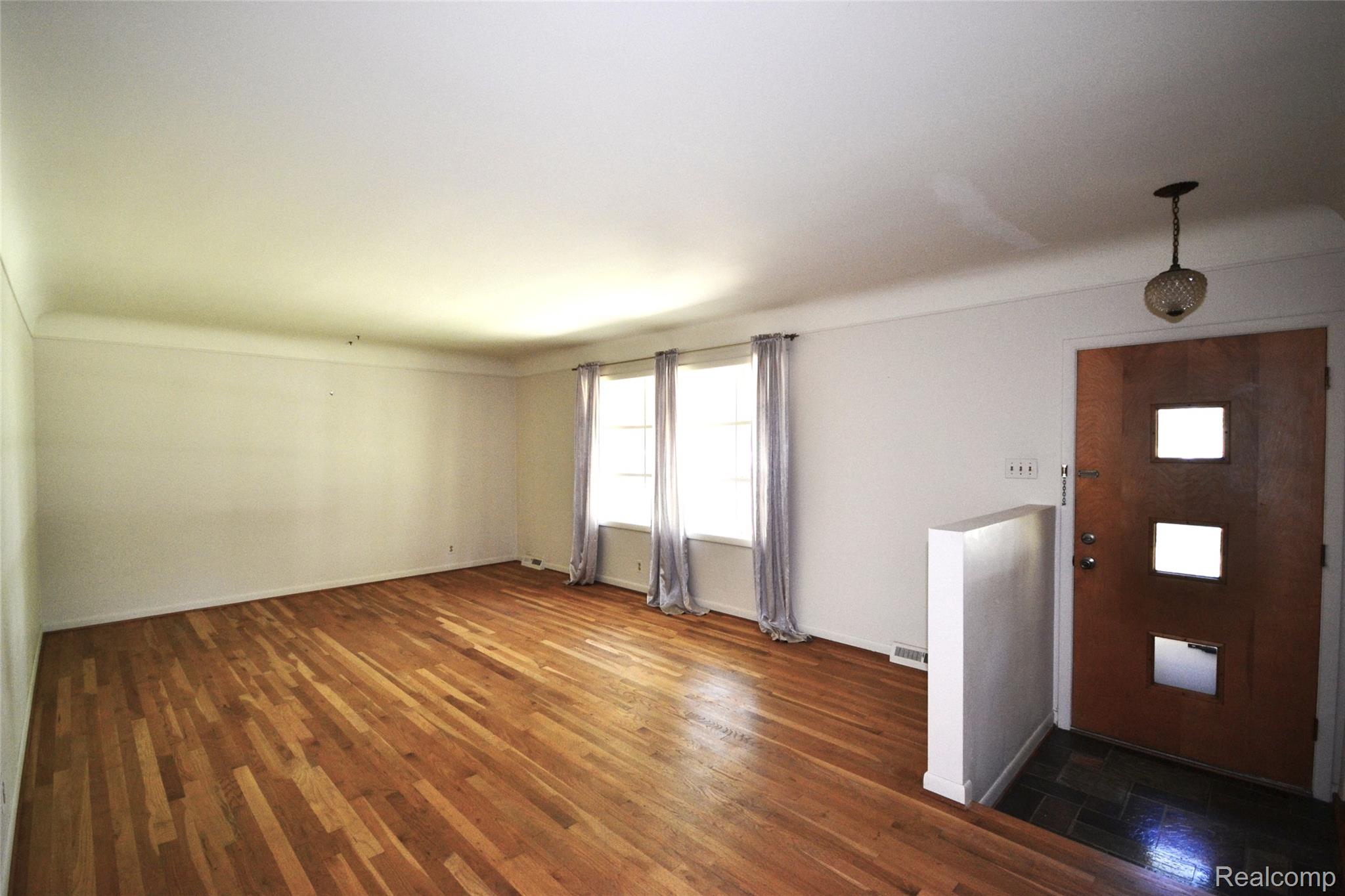 Bloomfield Hills City, Michigan 48302, United States, 3 Bedrooms Bedrooms, ,2 BathroomsBathrooms,Residential,Active,207379