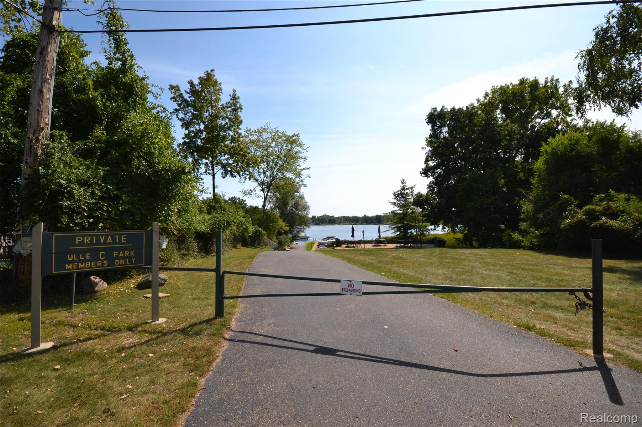 Bloomfield Hills City, Michigan 48302, United States, 3 Bedrooms Bedrooms, ,2 BathroomsBathrooms,Residential,Active,207379