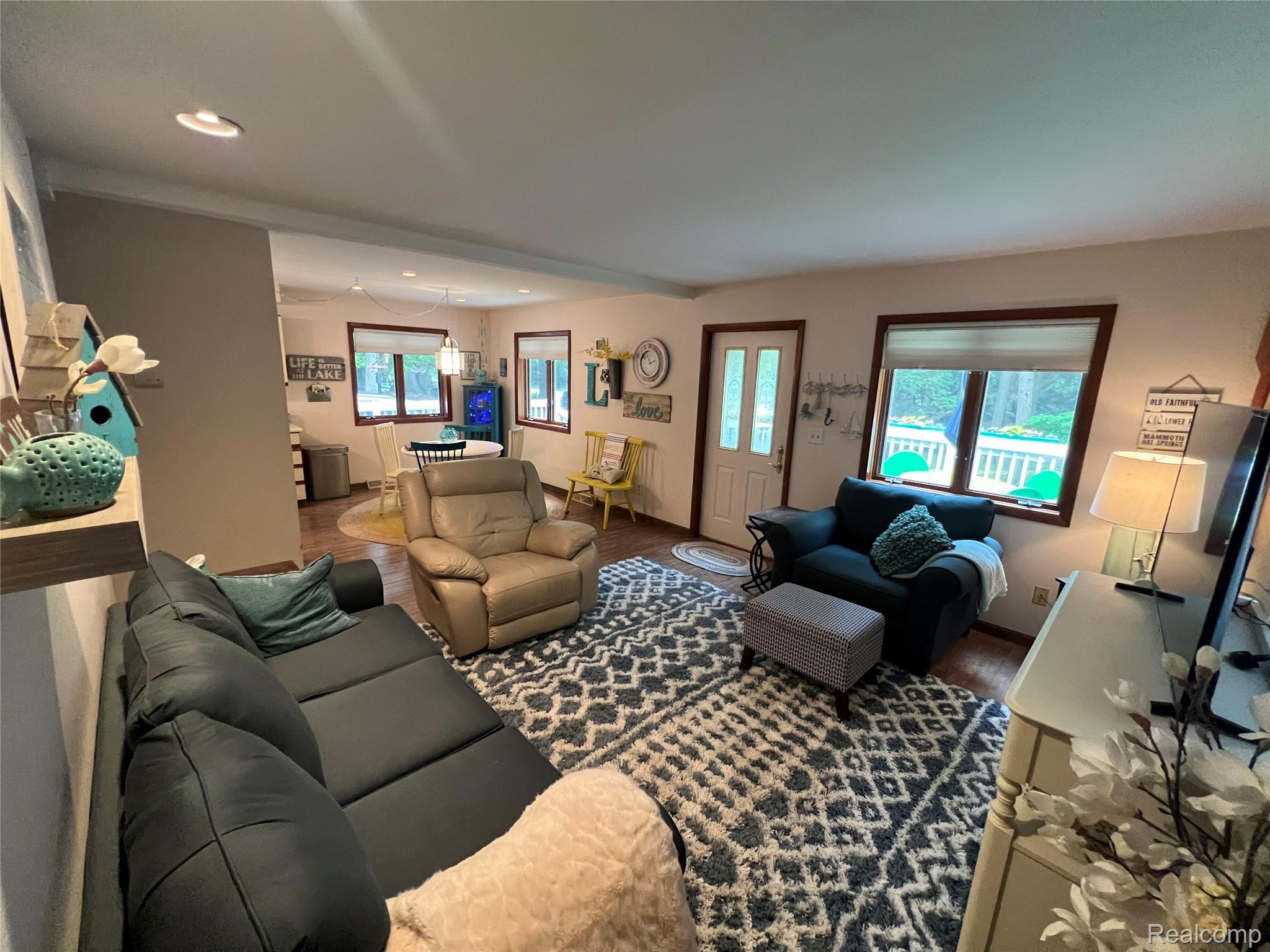 9058 W Chippewa Trail