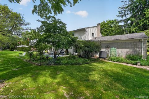 Tiny photo for 7456 Glengrove Drive, Bloomfield Charter Township, MI 48301 (MLS # 20261036838)
