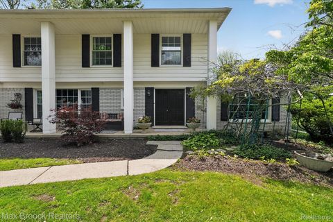 Tiny photo for 7456 Glengrove Drive, Bloomfield Charter Township, MI 48301 (MLS # 20261036838)