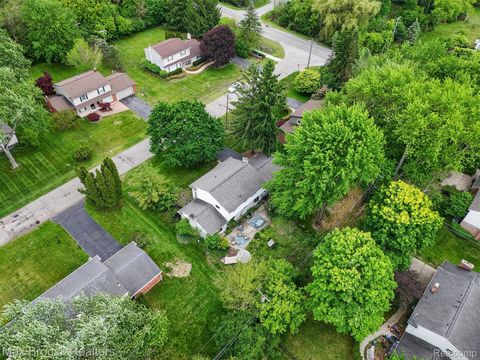 Tiny photo for 7456 Glengrove Drive, Bloomfield Charter Township, MI 48301 (MLS # 20261036838)