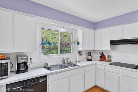 Tiny photo for 7456 Glengrove Drive, Bloomfield Charter Township, MI 48301 (MLS # 20261036838)