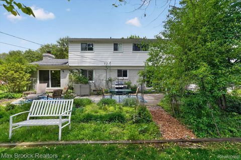 Tiny photo for 7456 Glengrove Drive, Bloomfield Charter Township, MI 48301 (MLS # 20261036838)