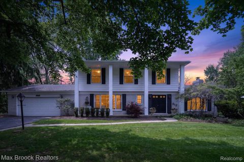 Tiny photo for 7456 Glengrove Drive, Bloomfield Charter Township, MI 48301 (MLS # 20261036838)