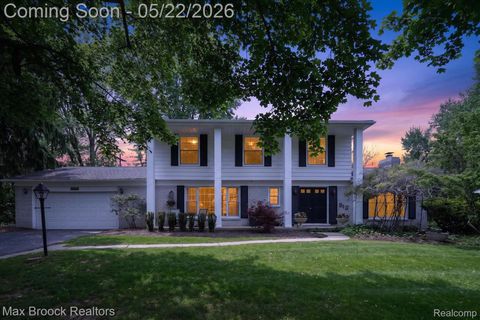 Photo of 7456 Glengrove Drive, Bloomfield Charter Township, MI 48301 (MLS # 20261036838)