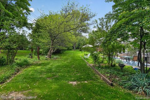 Tiny photo for 7456 Glengrove Drive, Bloomfield Charter Township, MI 48301 (MLS # 20261036838)