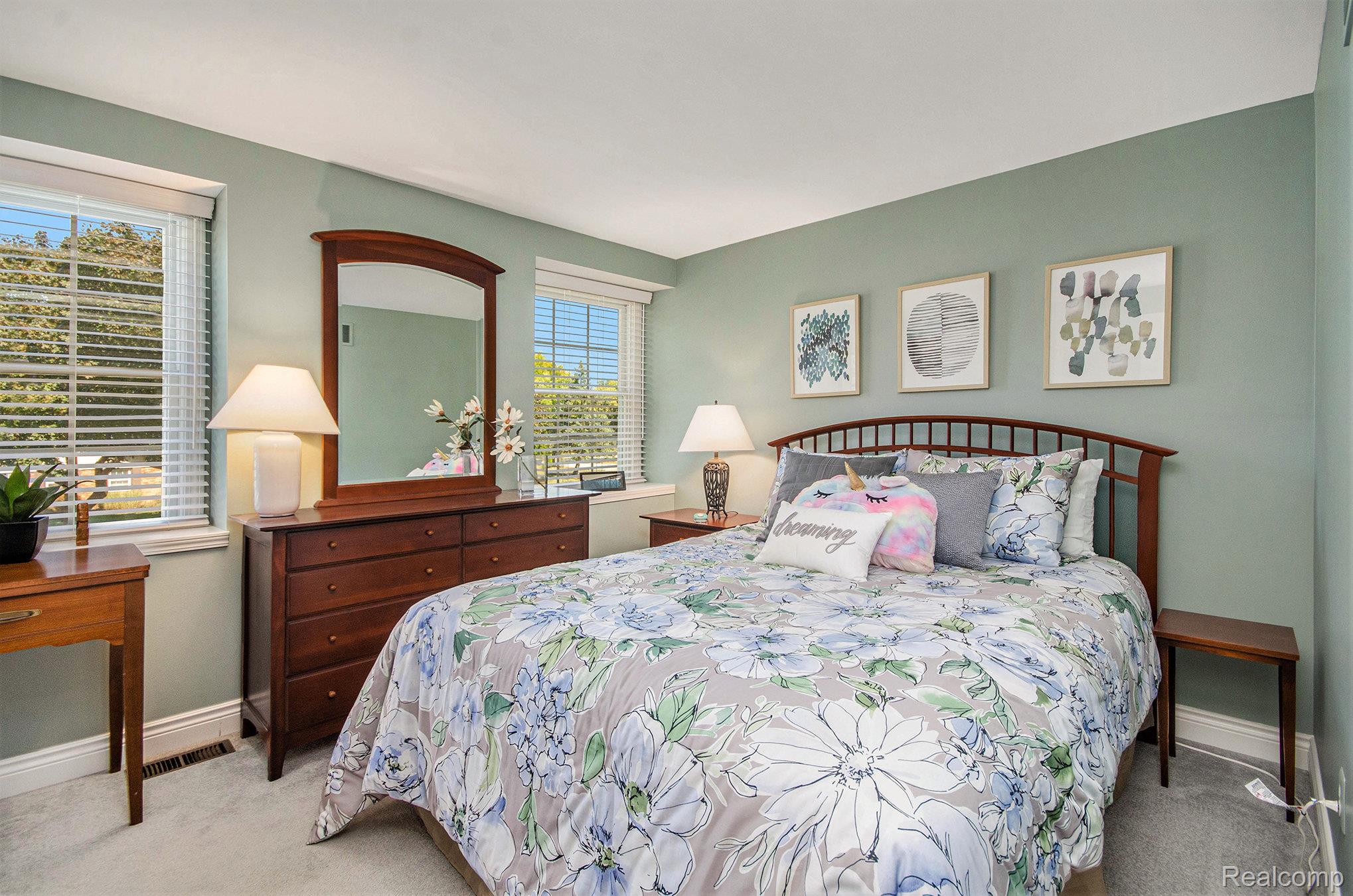 Troy City, Michigan 48085, United States, 3 Bedrooms Bedrooms, ,3 BathroomsBathrooms,Residential,Pending,209186