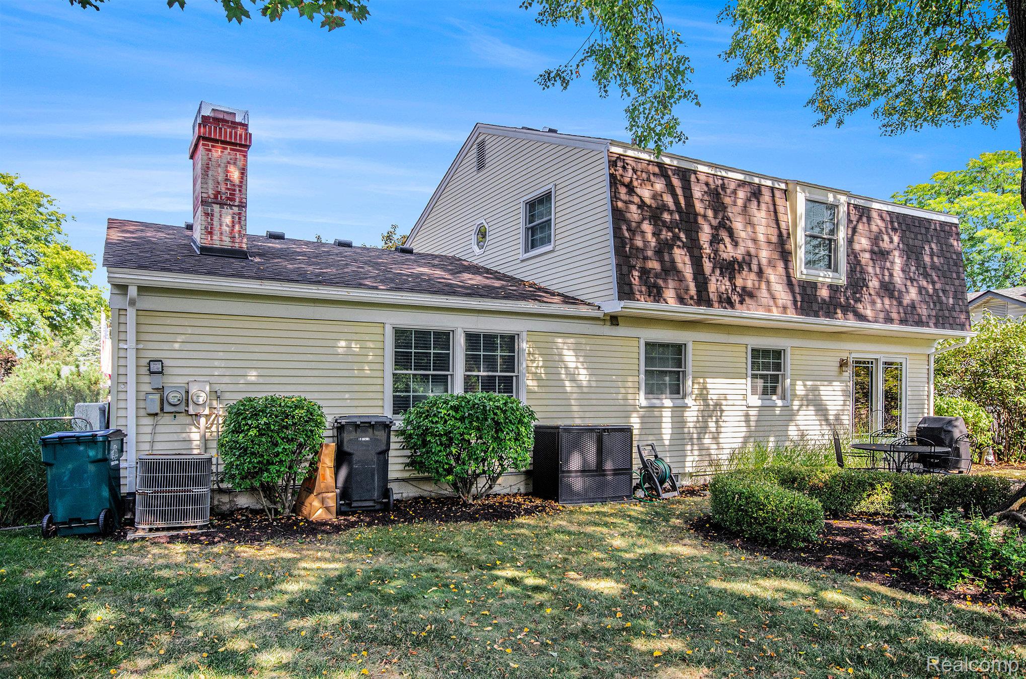 Troy City, Michigan 48085, United States, 3 Bedrooms Bedrooms, ,3 BathroomsBathrooms,Residential,Pending,209186