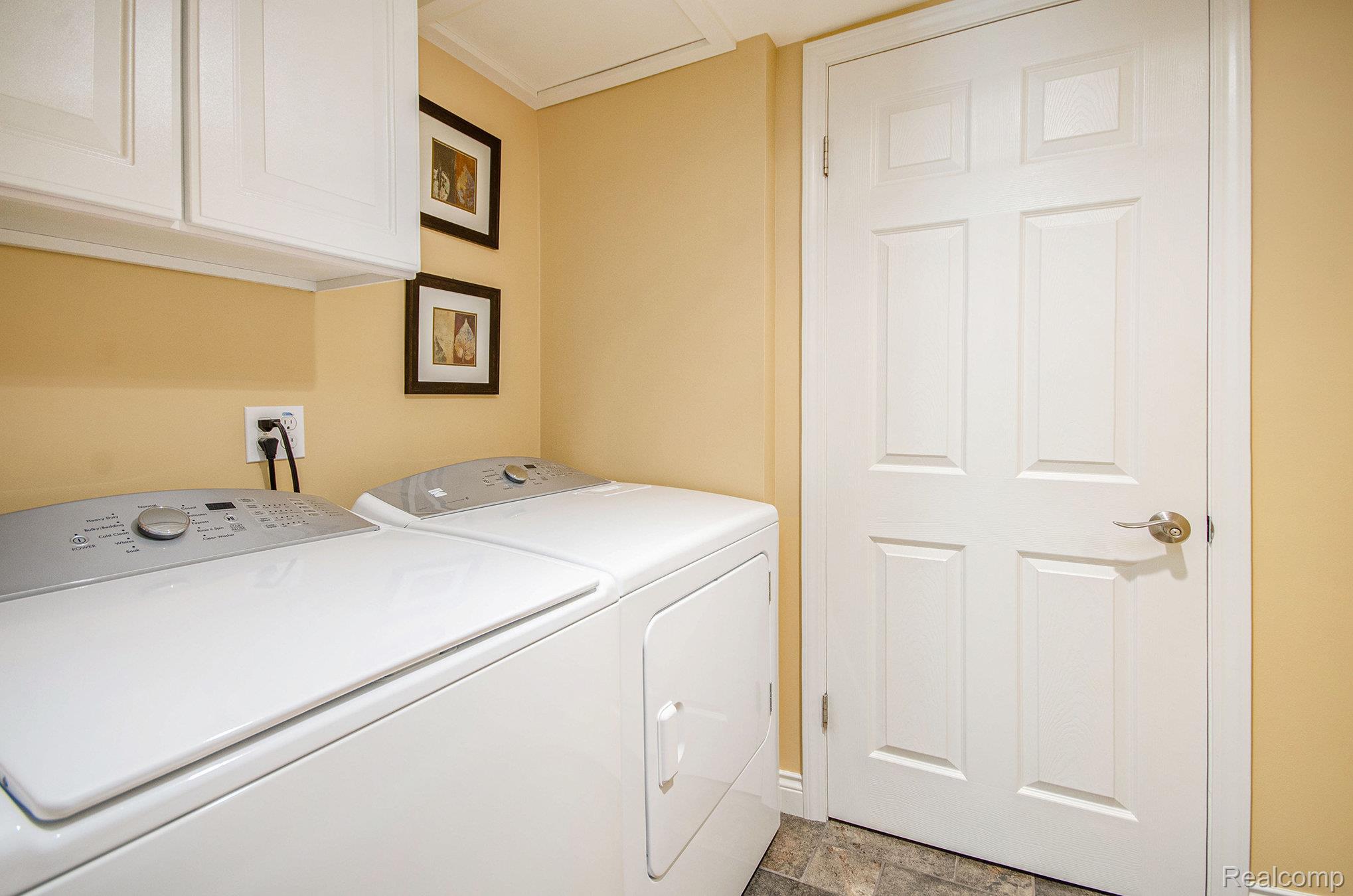 Troy City, Michigan 48085, United States, 3 Bedrooms Bedrooms, ,3 BathroomsBathrooms,Residential,Pending,209186