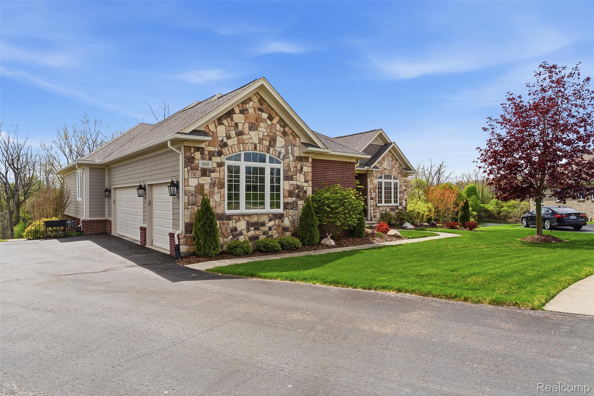 660 Willow Lake Court