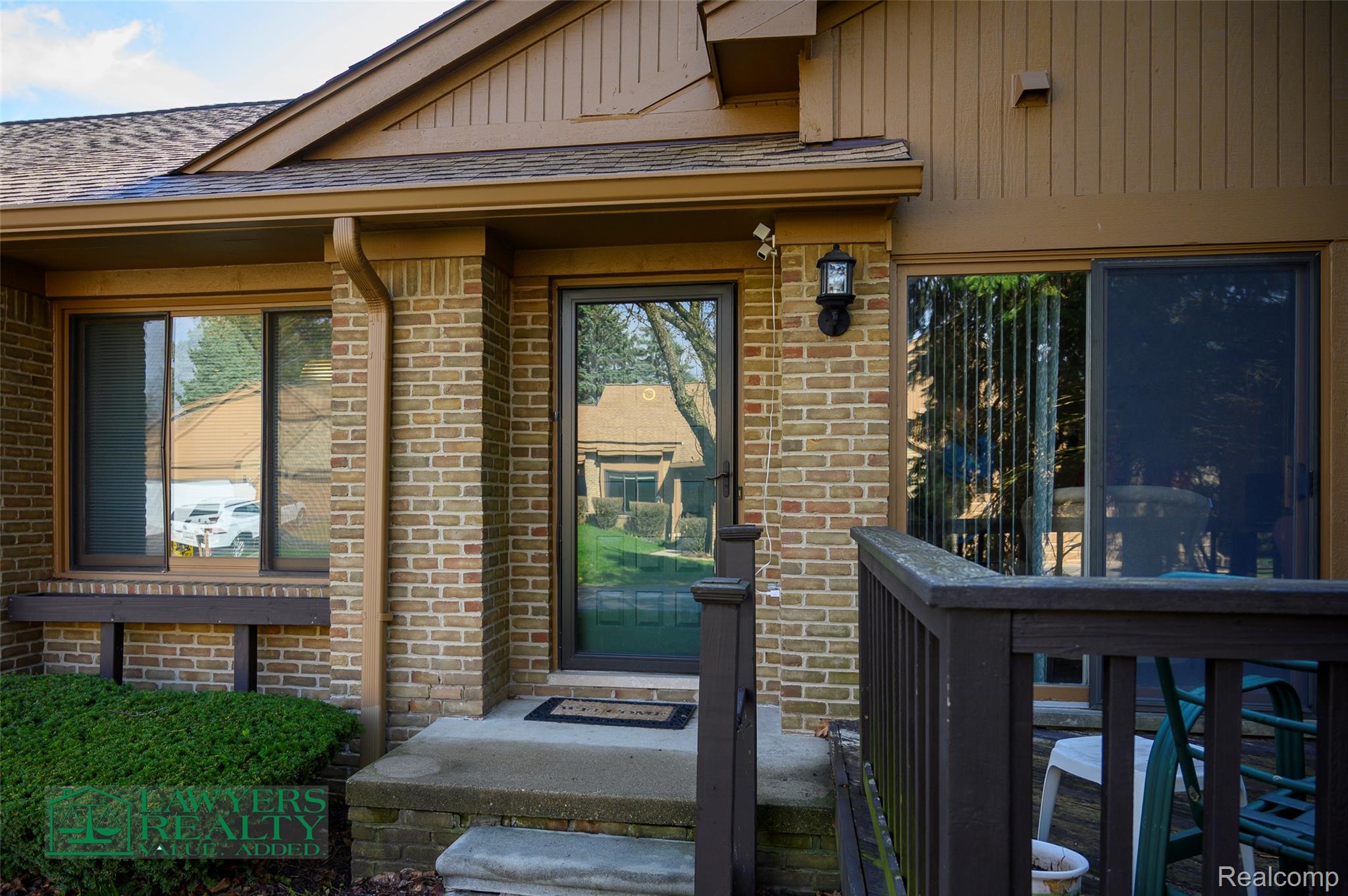 2122 London Bridge Drive