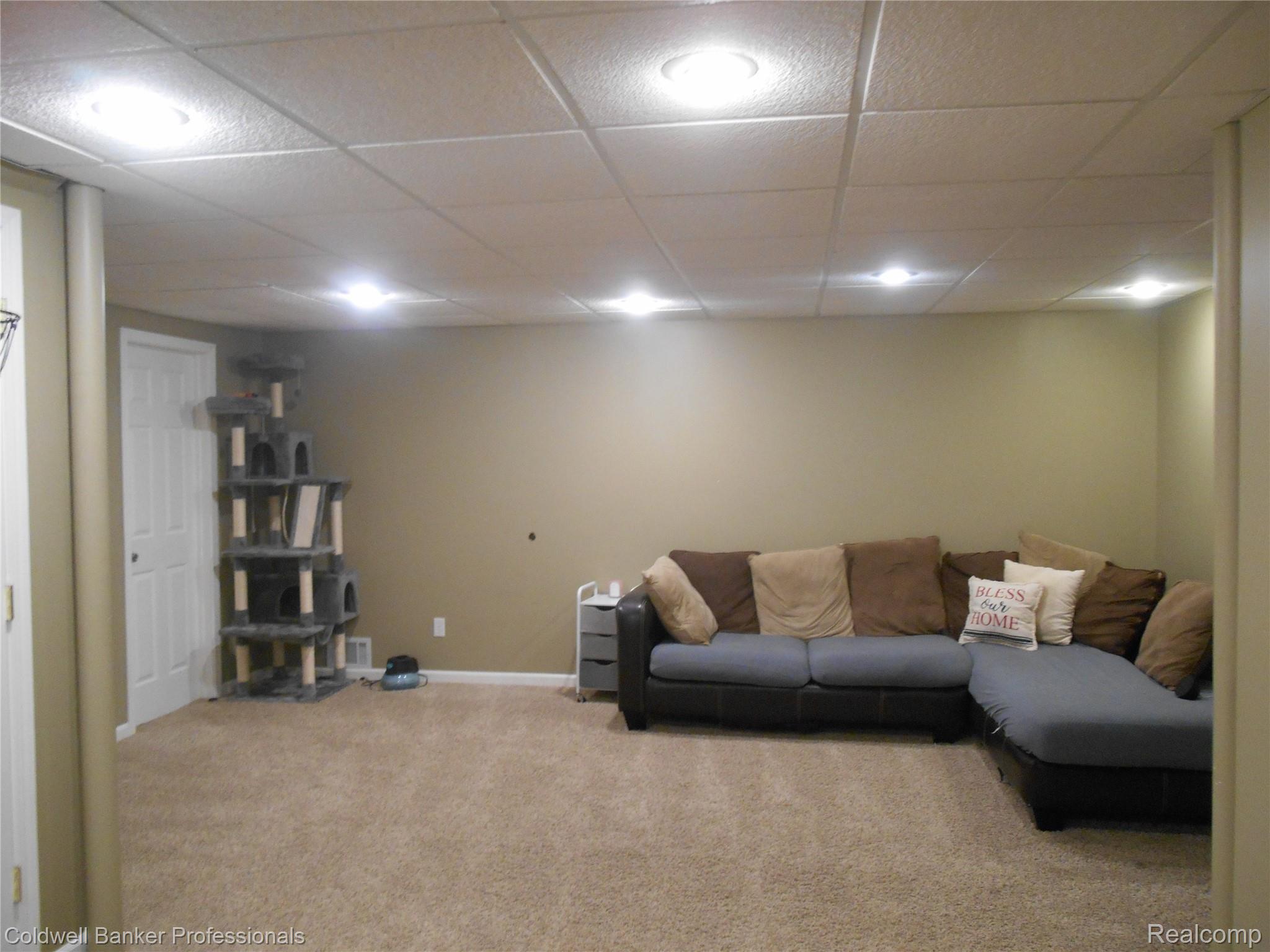 2704 Genny Ridge Drive