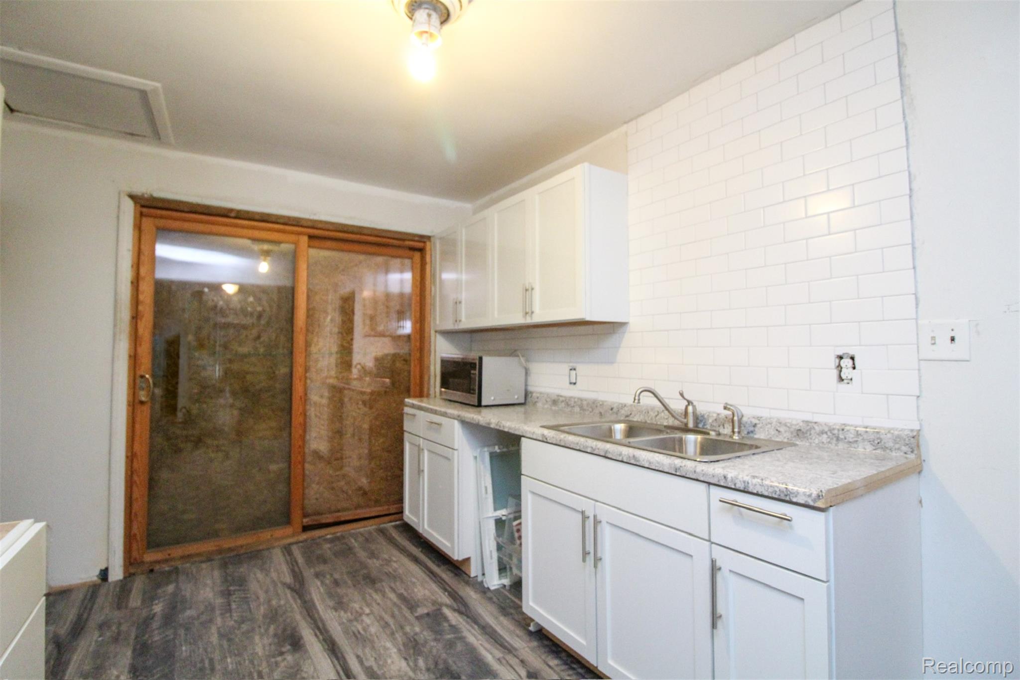 28640 Oakwood Street