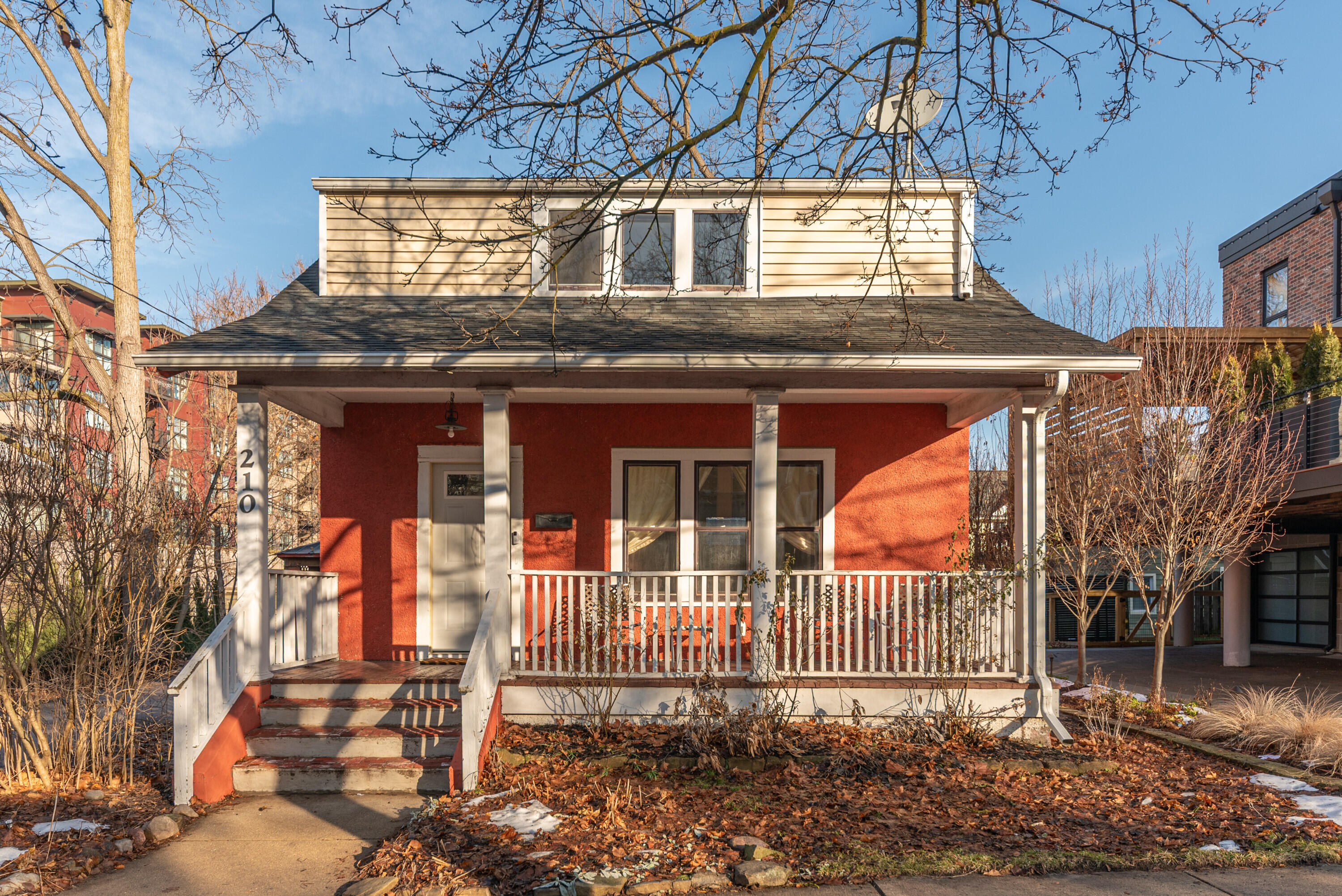 210 W Kingsley Street