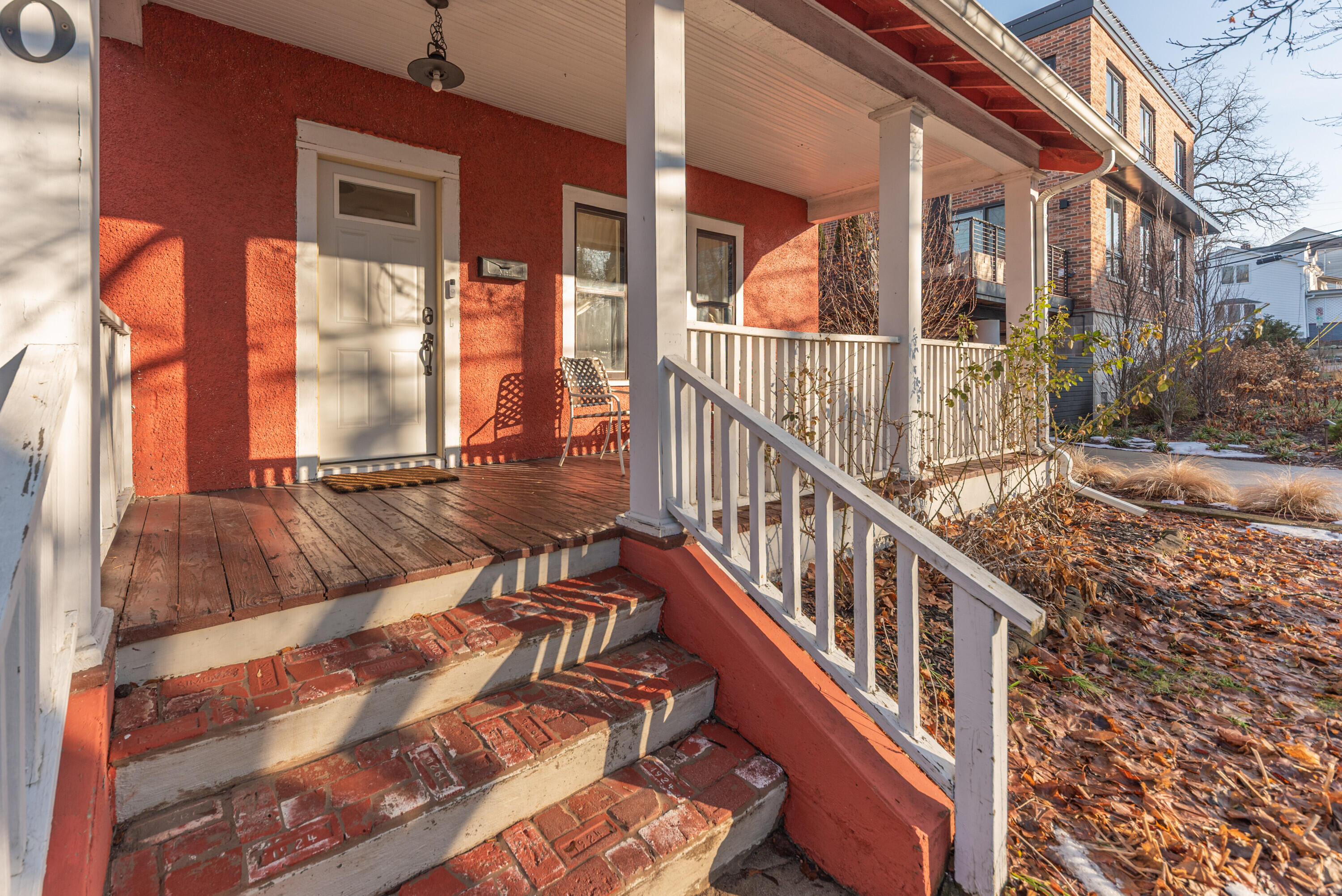 210 W Kingsley Street