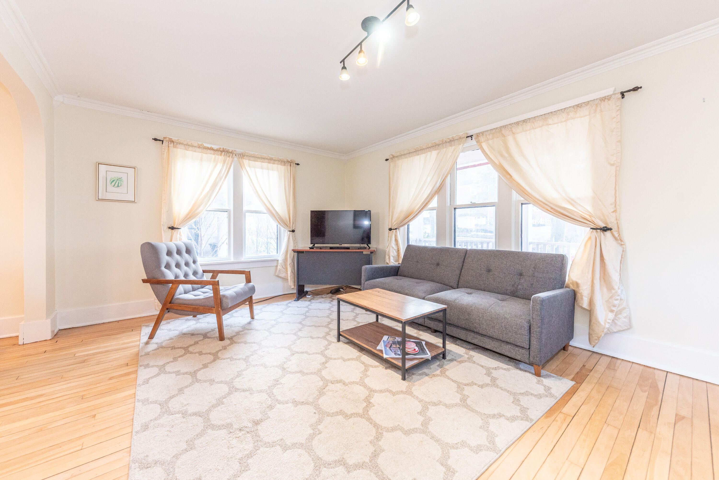 210 W Kingsley Street