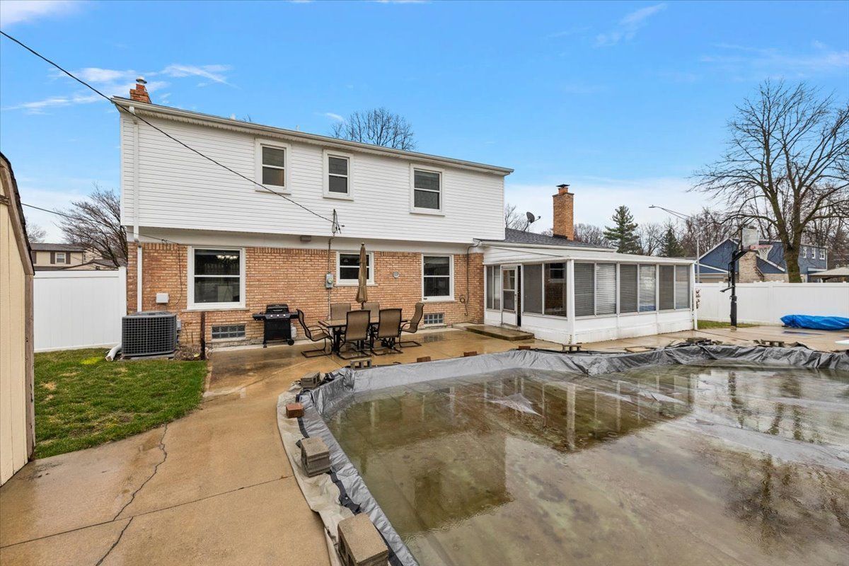16159 EDGEWOOD Drive
