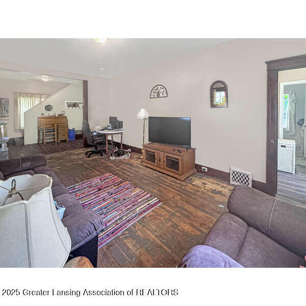 1413 Carl Breeding Way