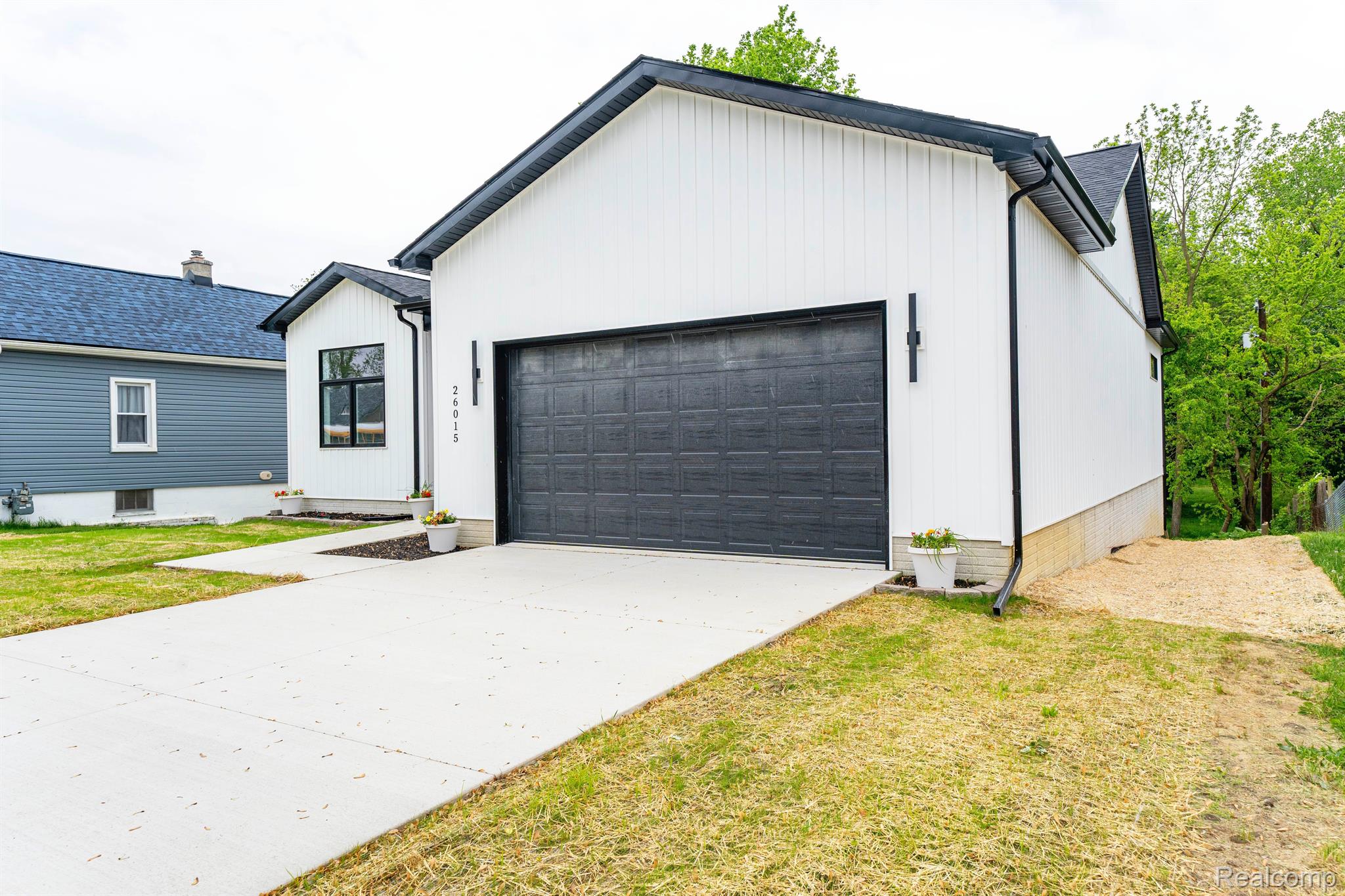 26015 E HURON RIVER Drive