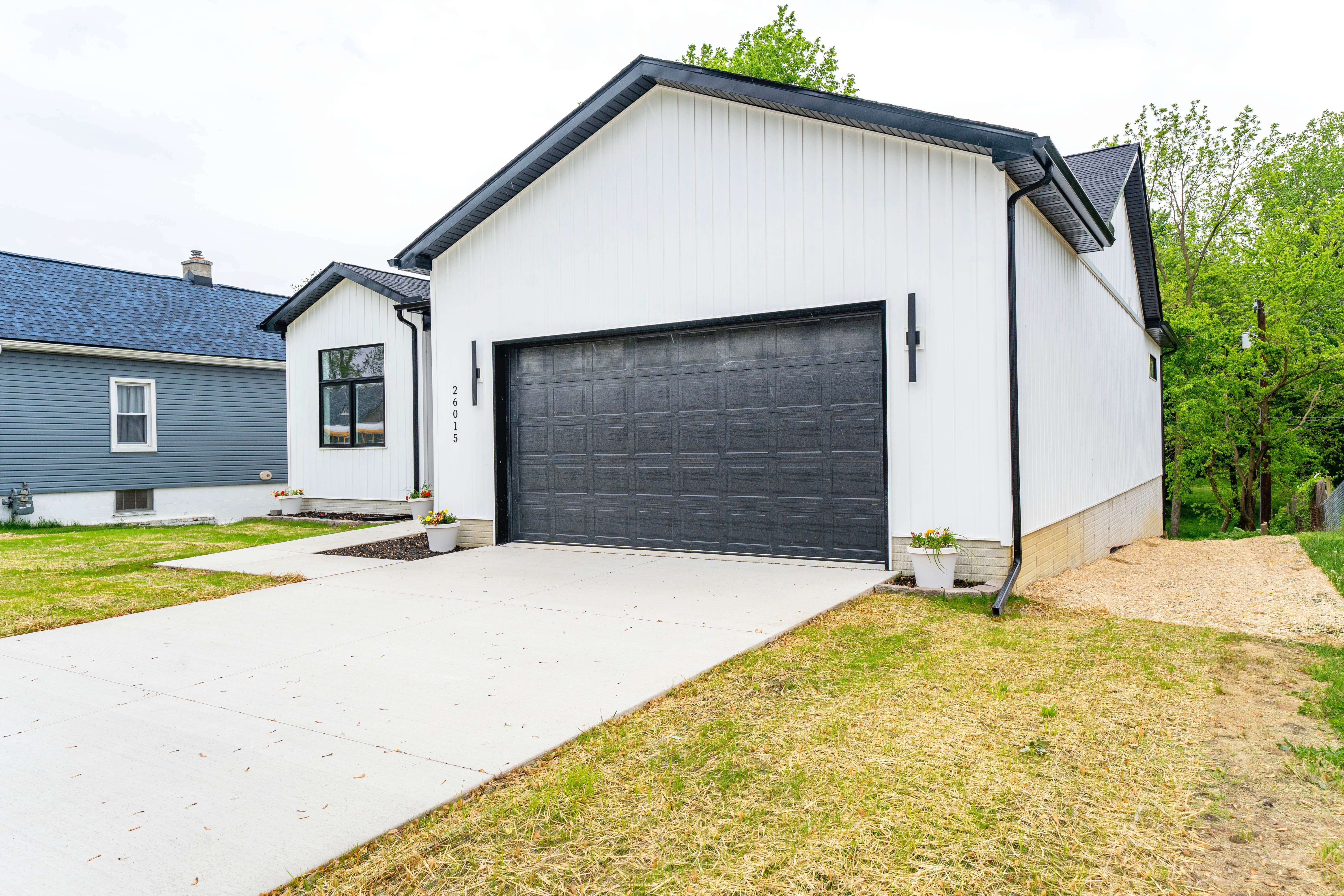 26015 E HURON RIVER Drive