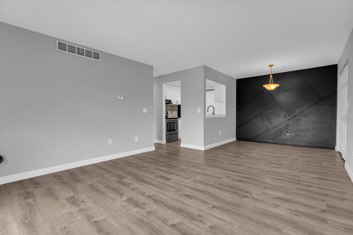 1481 Chateau Vert E