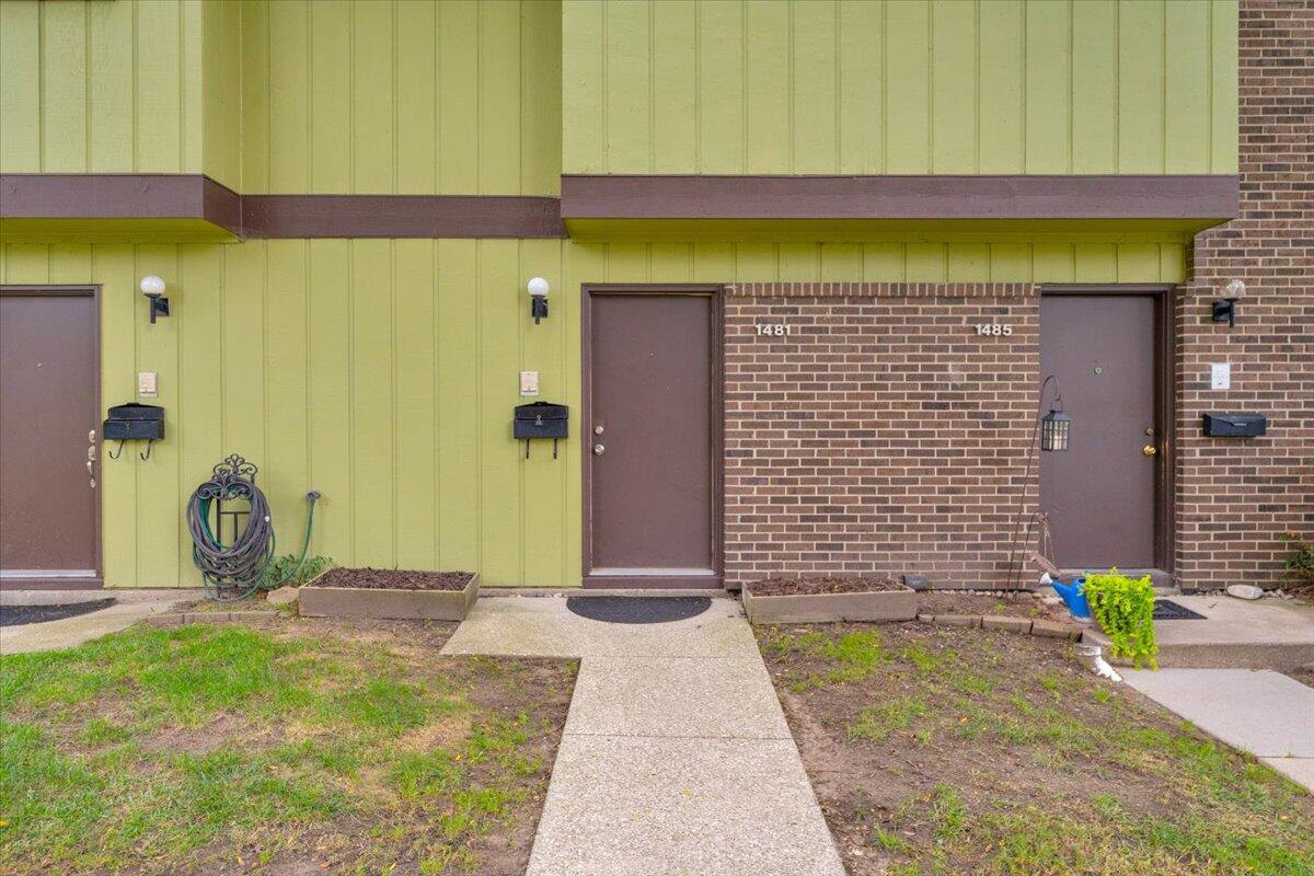1481 Chateau Vert E