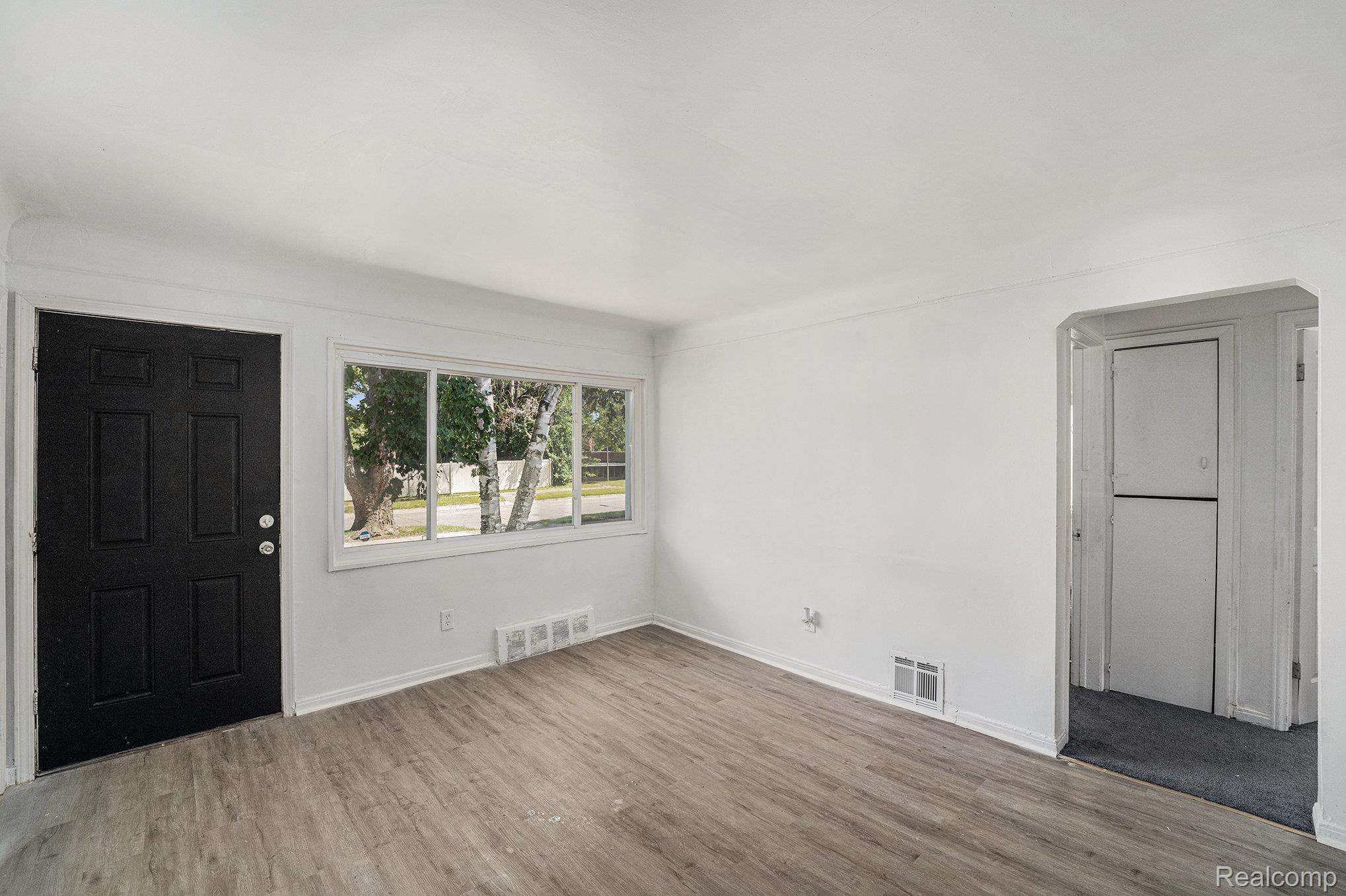 Detroit City, Michigan 48219, United States, 2 Bedrooms Bedrooms, ,1 BathroomBathrooms,Residential,Pending,192655