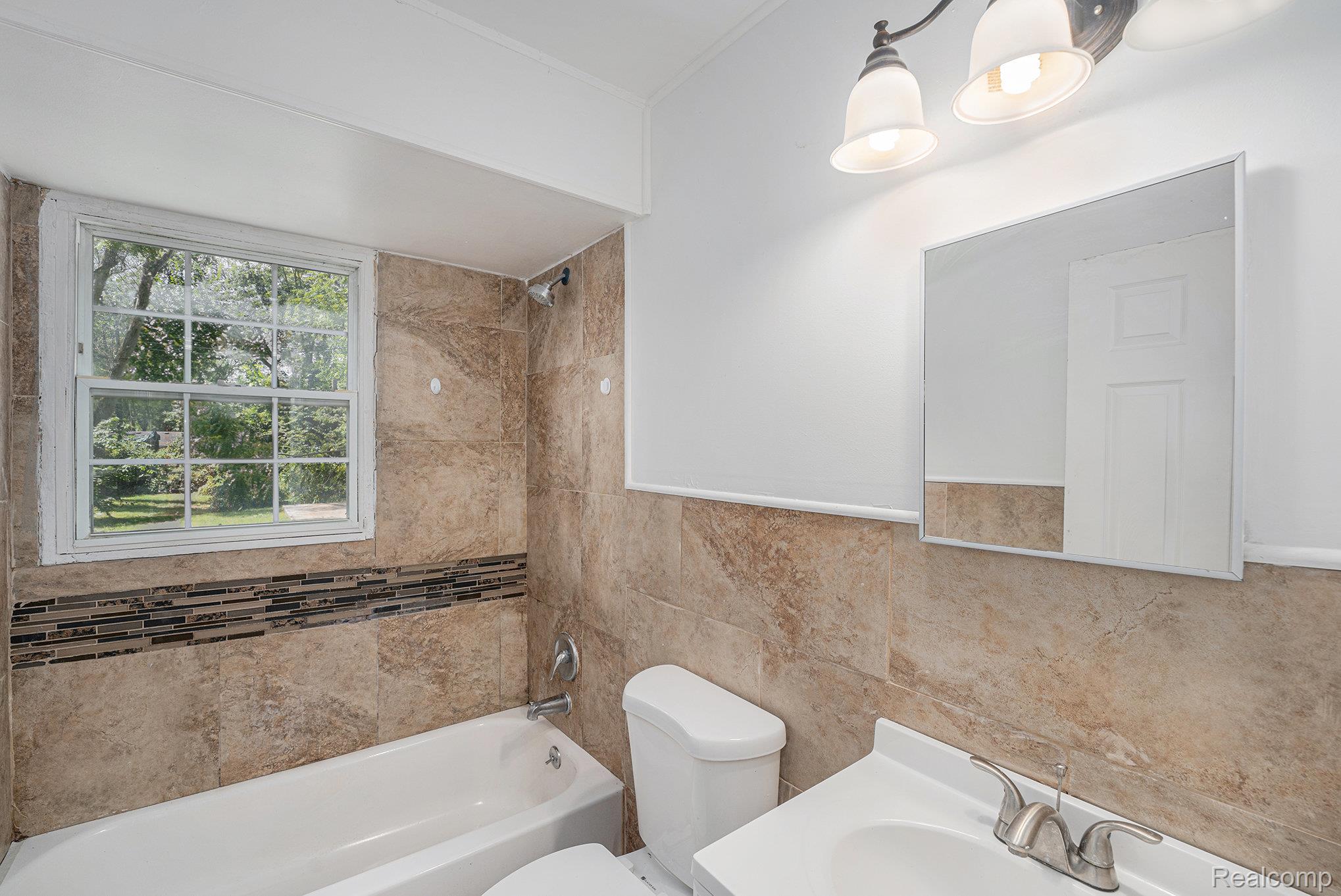 Detroit City, Michigan 48219, United States, 2 Bedrooms Bedrooms, ,1 BathroomBathrooms,Residential,Pending,192655