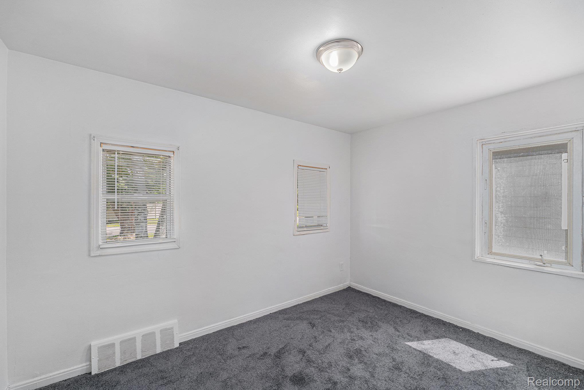 Detroit City, Michigan 48219, United States, 2 Bedrooms Bedrooms, ,1 BathroomBathrooms,Residential,Pending,192655