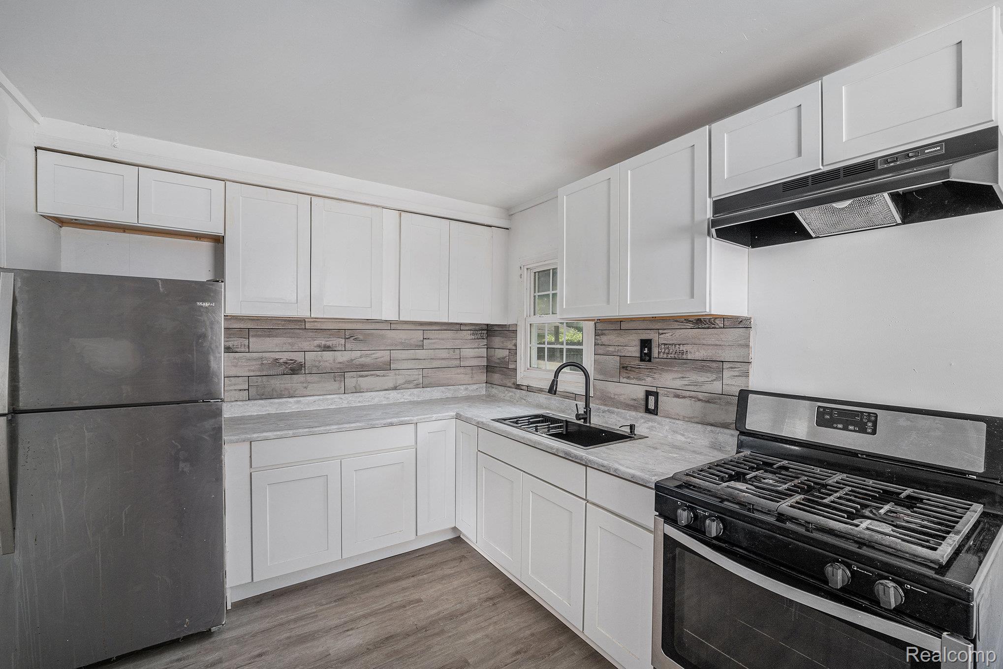 Detroit City, Michigan 48219, United States, 2 Bedrooms Bedrooms, ,1 BathroomBathrooms,Residential,Pending,192655