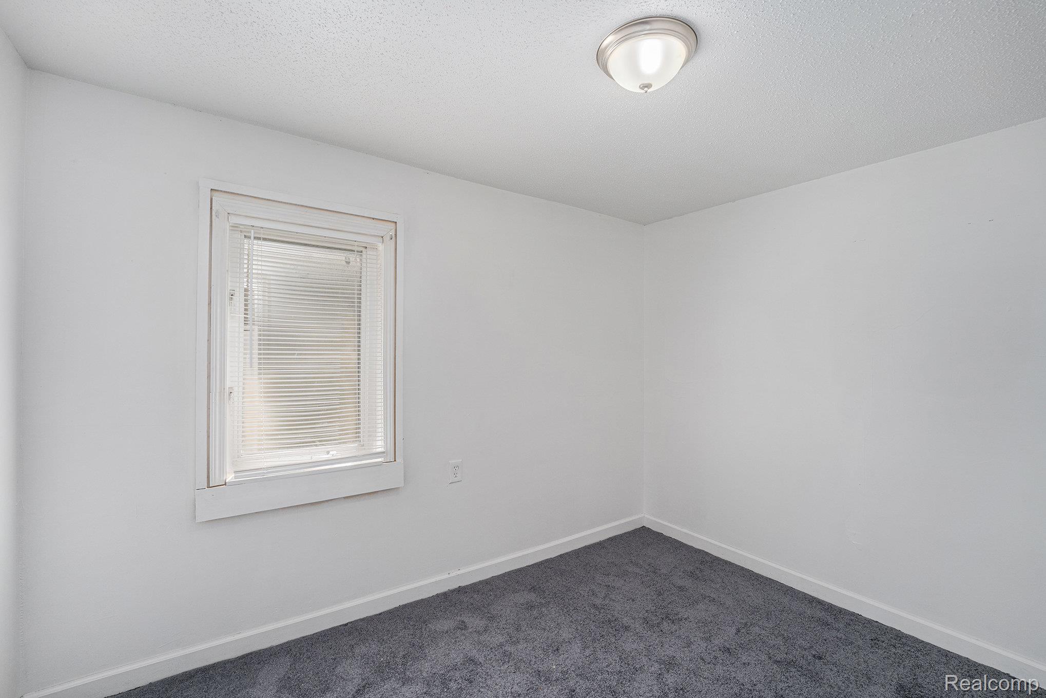 Detroit City, Michigan 48219, United States, 2 Bedrooms Bedrooms, ,1 BathroomBathrooms,Residential,Pending,192655