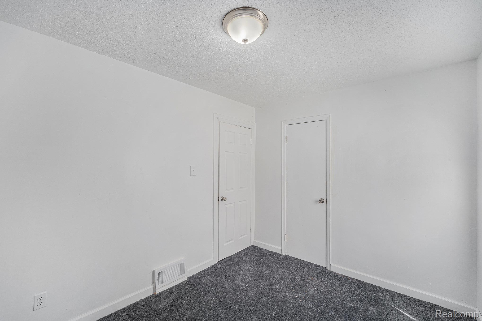 Detroit City, Michigan 48219, United States, 2 Bedrooms Bedrooms, ,1 BathroomBathrooms,Residential,Pending,192655