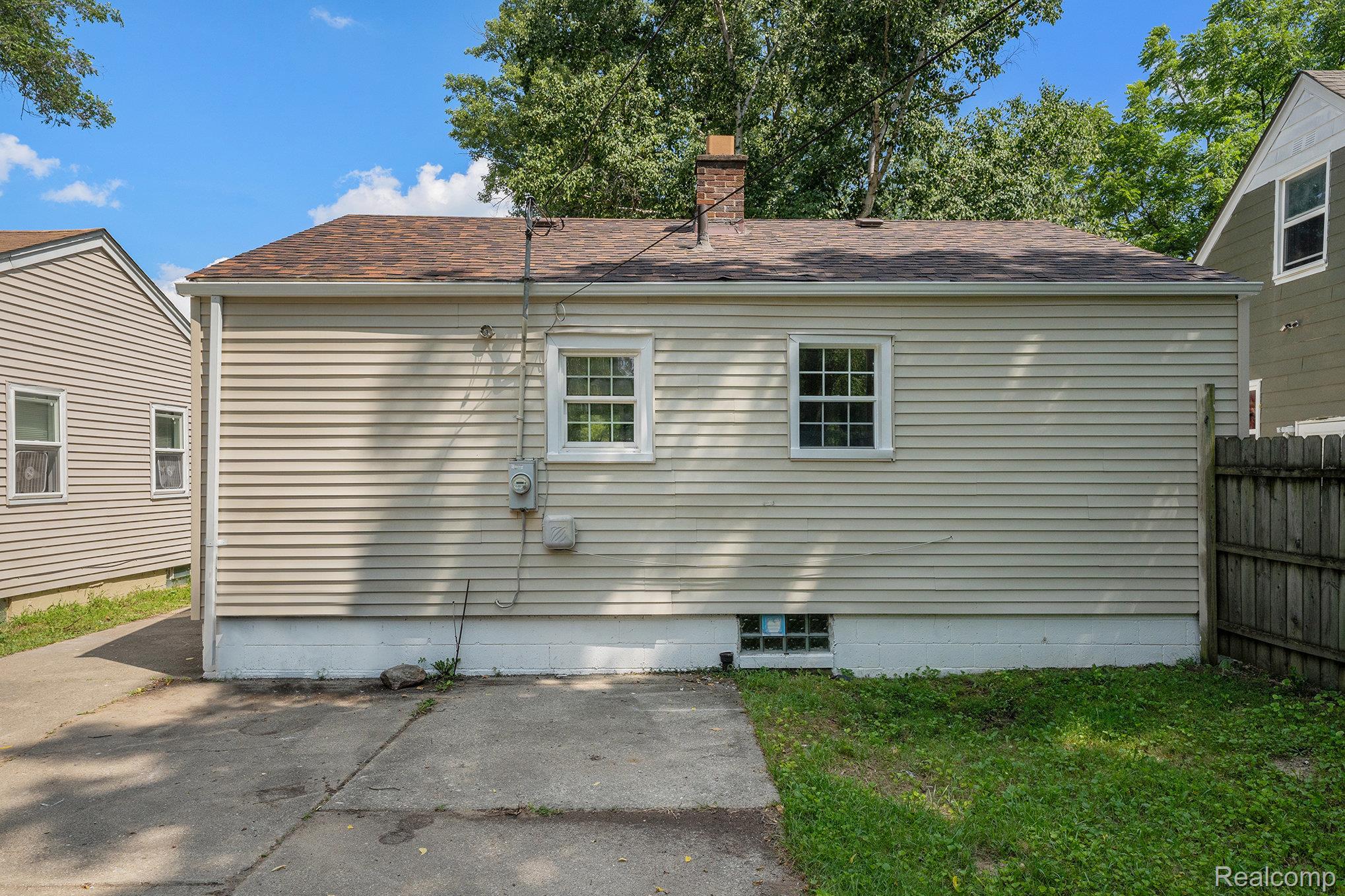 Detroit City, Michigan 48219, United States, 2 Bedrooms Bedrooms, ,1 BathroomBathrooms,Residential,Pending,192655