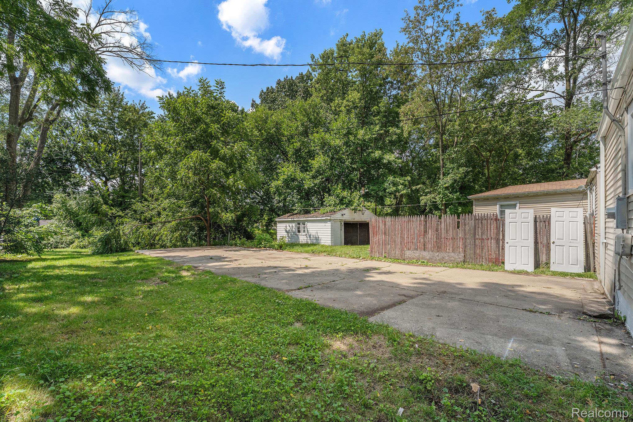 Detroit City, Michigan 48219, United States, 2 Bedrooms Bedrooms, ,1 BathroomBathrooms,Residential,Pending,192655