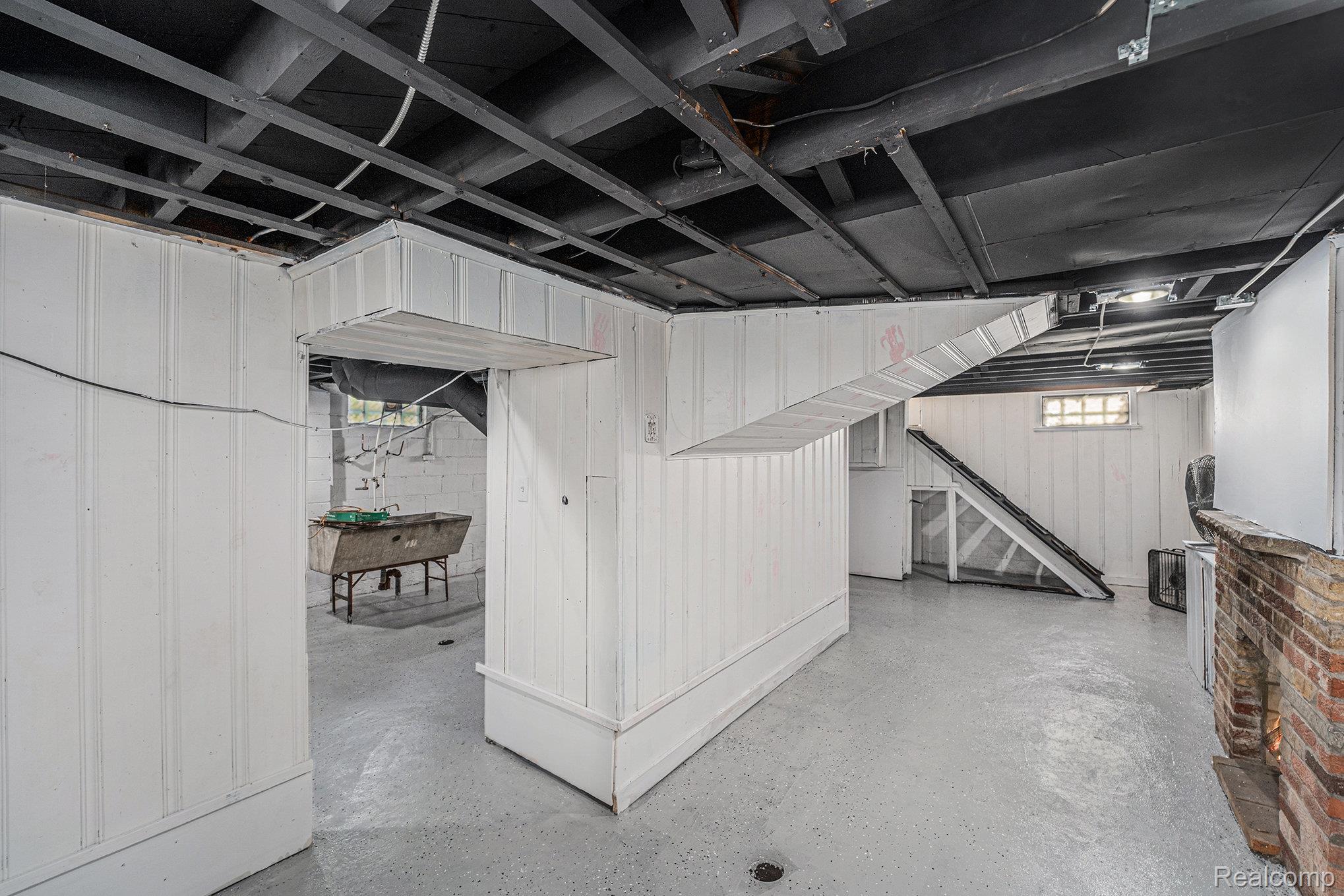 Detroit City, Michigan 48219, United States, 2 Bedrooms Bedrooms, ,1 BathroomBathrooms,Residential,Pending,192655