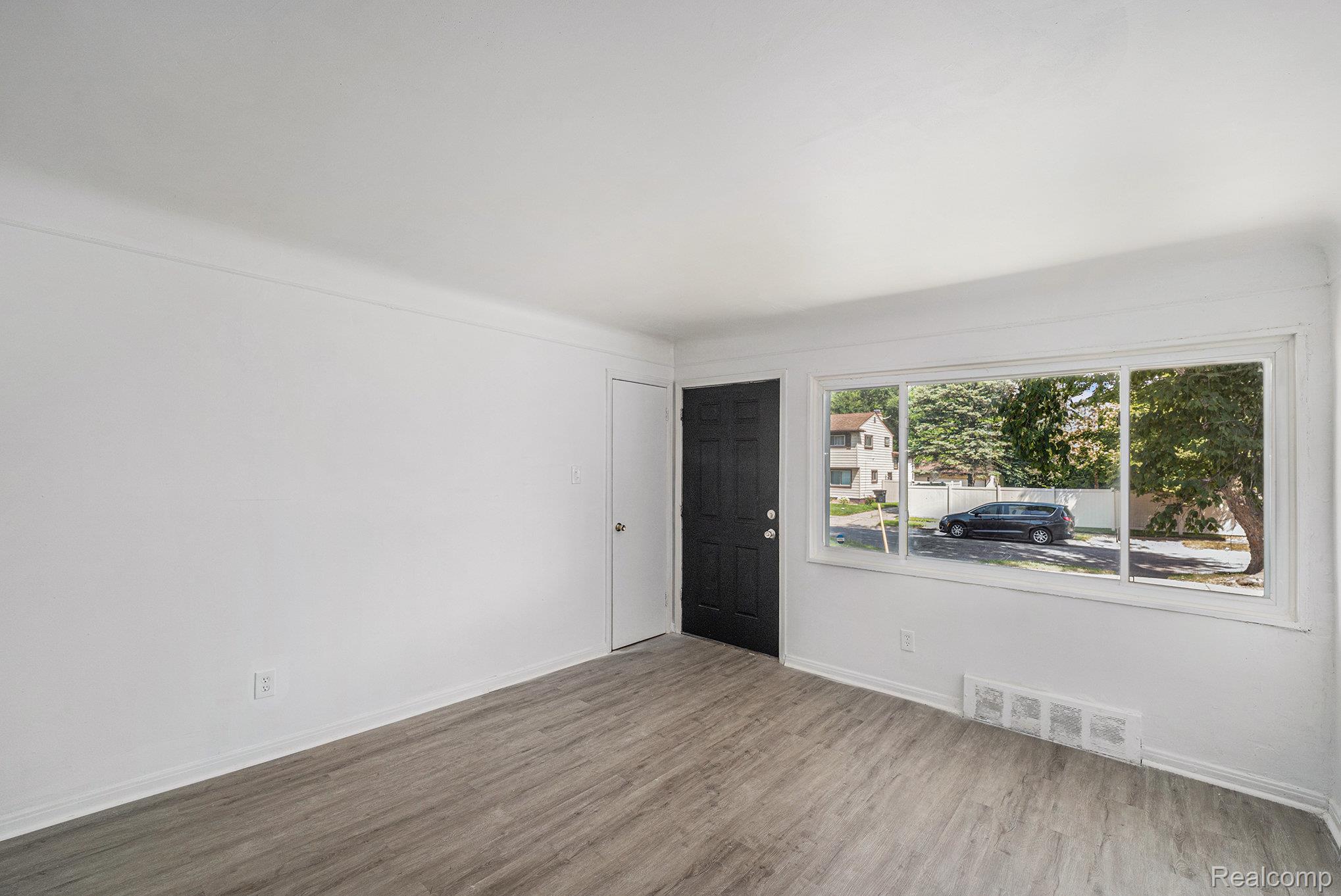 Detroit City, Michigan 48219, United States, 2 Bedrooms Bedrooms, ,1 BathroomBathrooms,Residential,Pending,192655