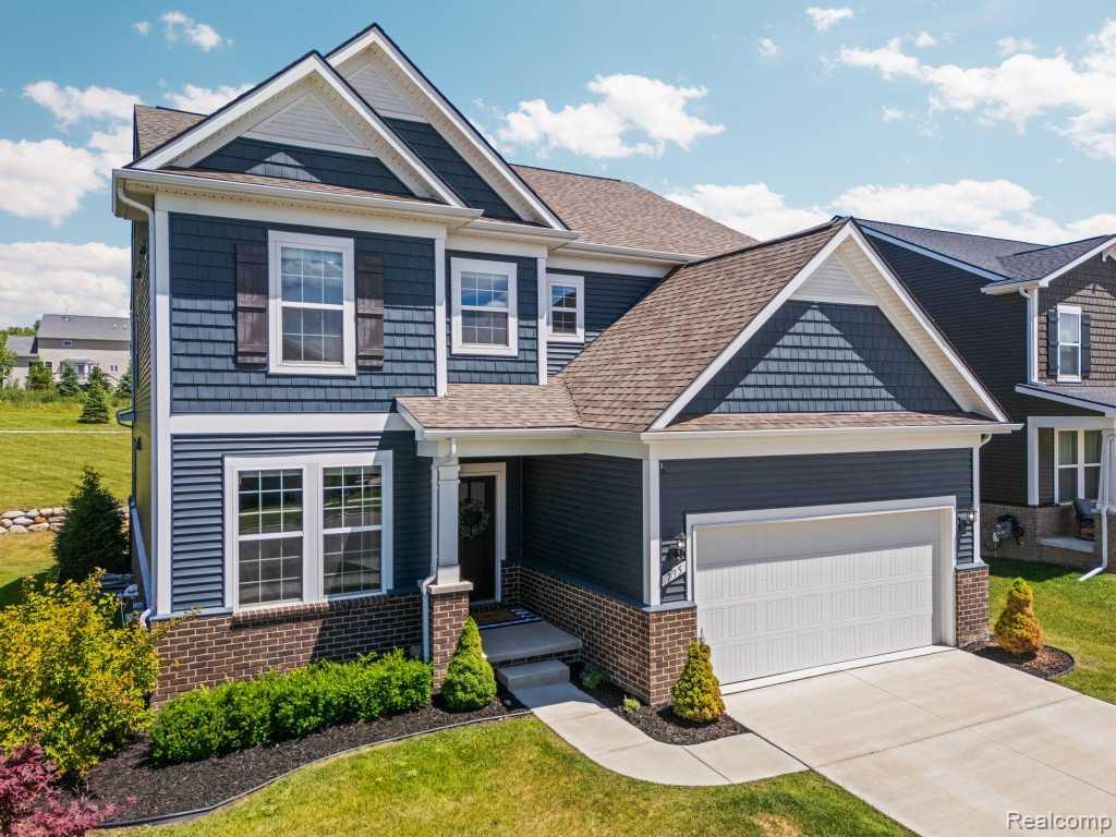 735 Risdon Trail N