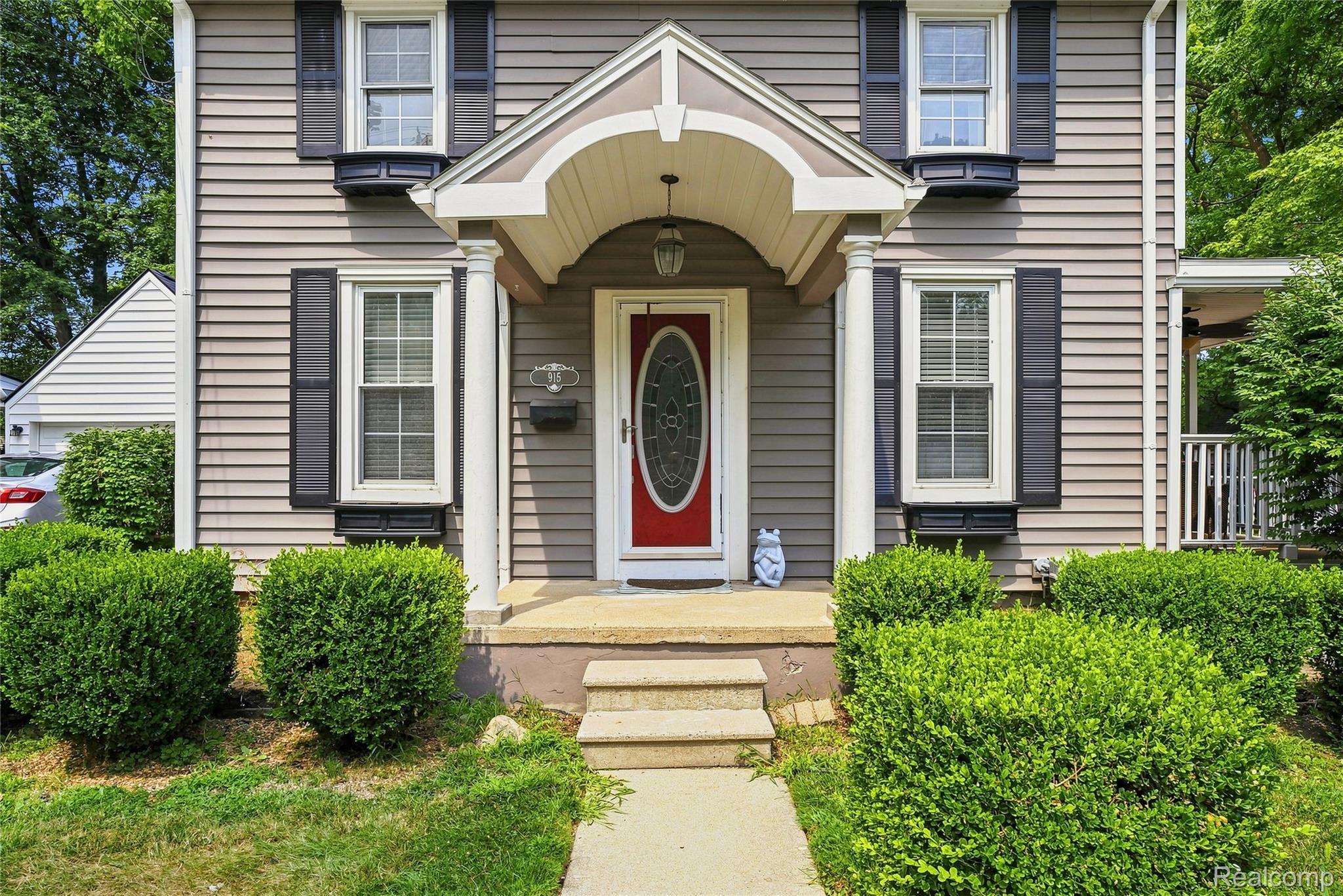 915 Main Street