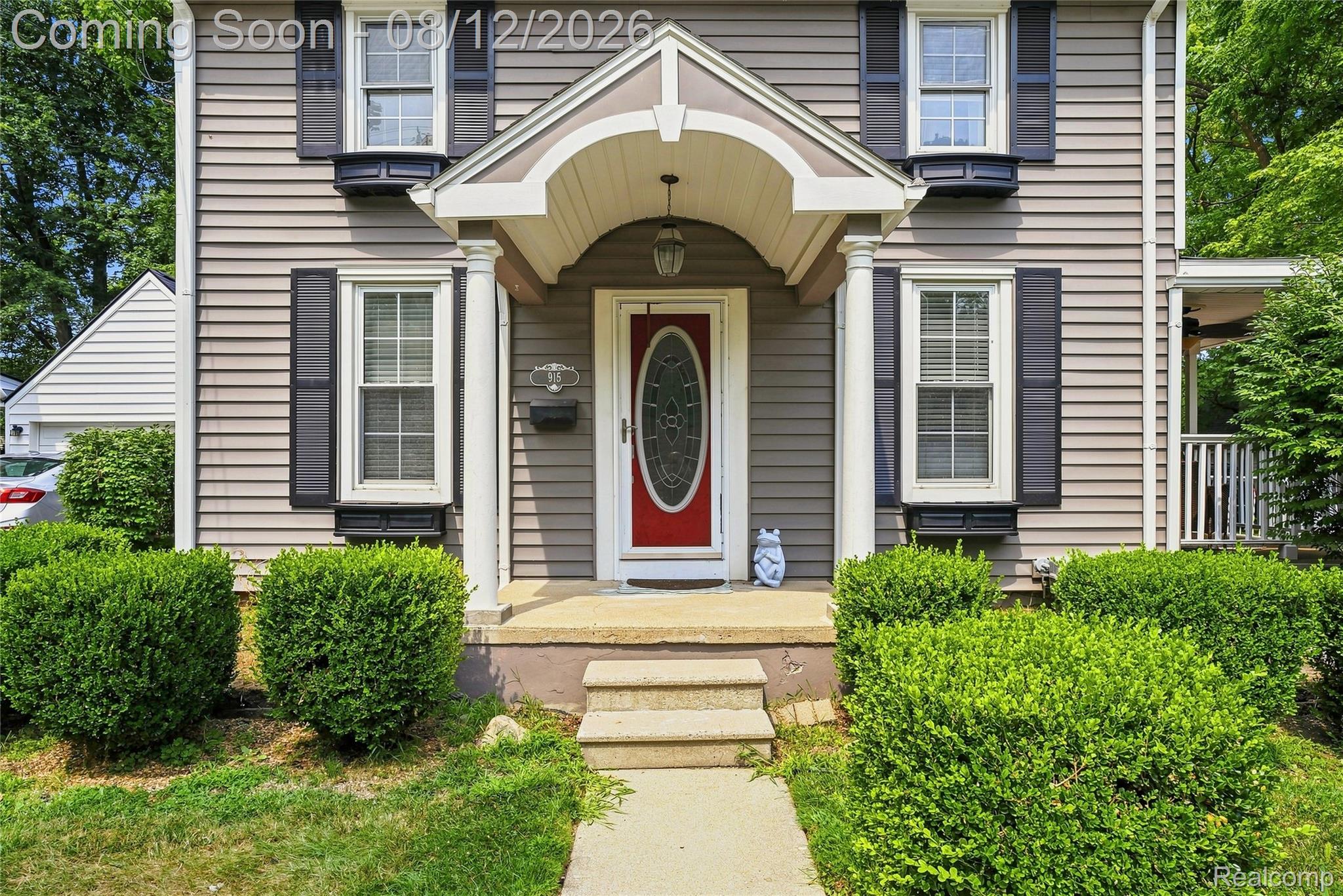 915 Main Street