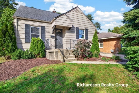 Photo of 1055 NE Crescent Street NE, Grand Rapids City, MI 49503 (MLS # 71026052427)
