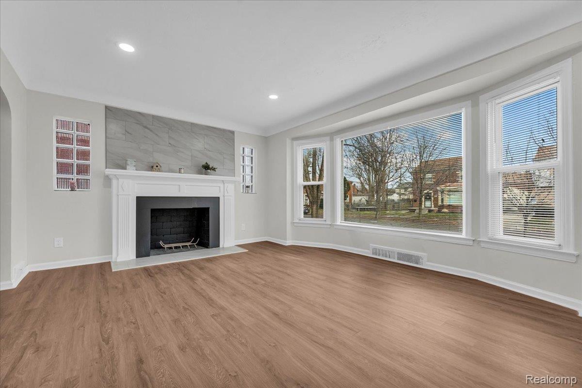 17217 Plainview Avenue