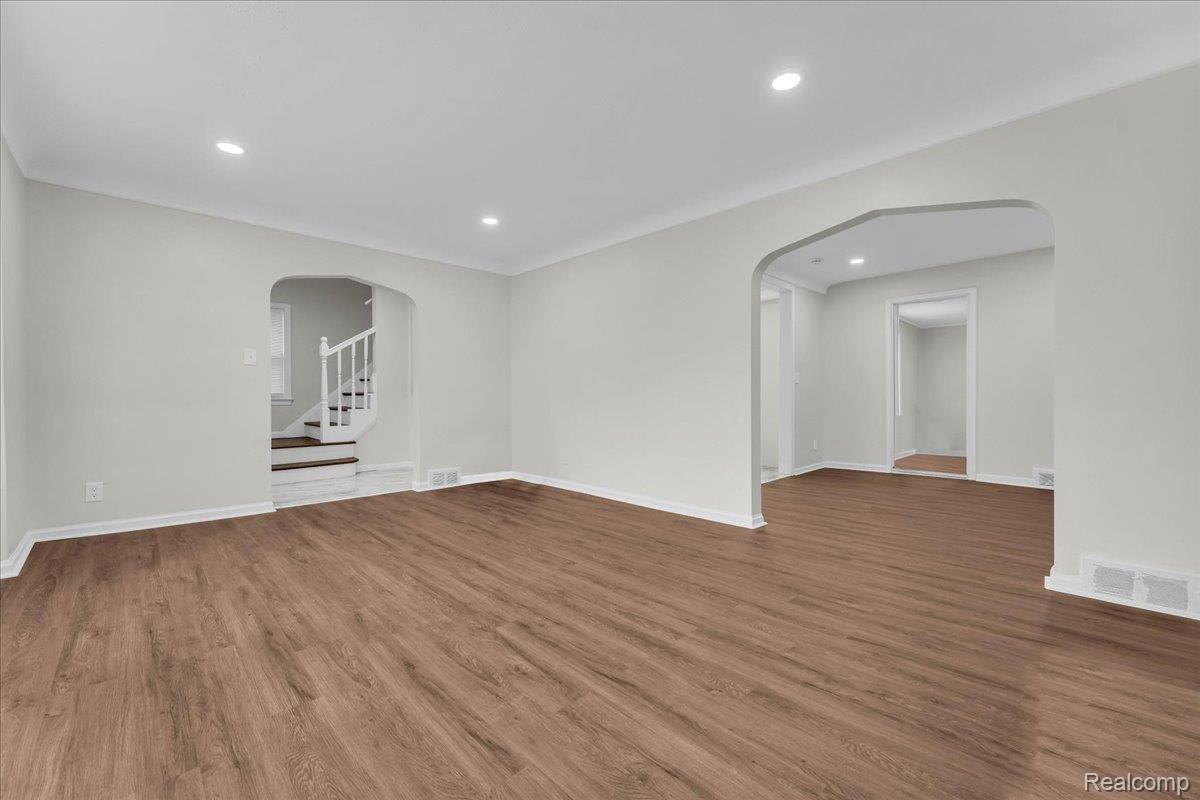 17217 Plainview Avenue