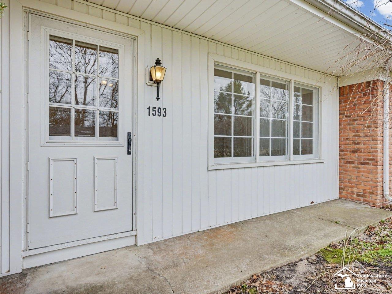 1593 Longfellow Drive