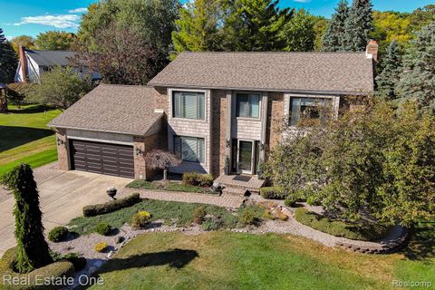 1536 Royal Crescent Street Rochester Hills City MI 48306