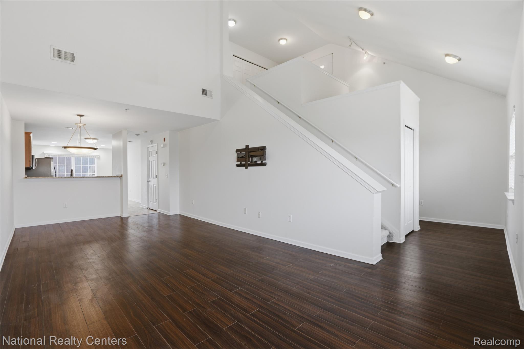 39647 Springwater Drive