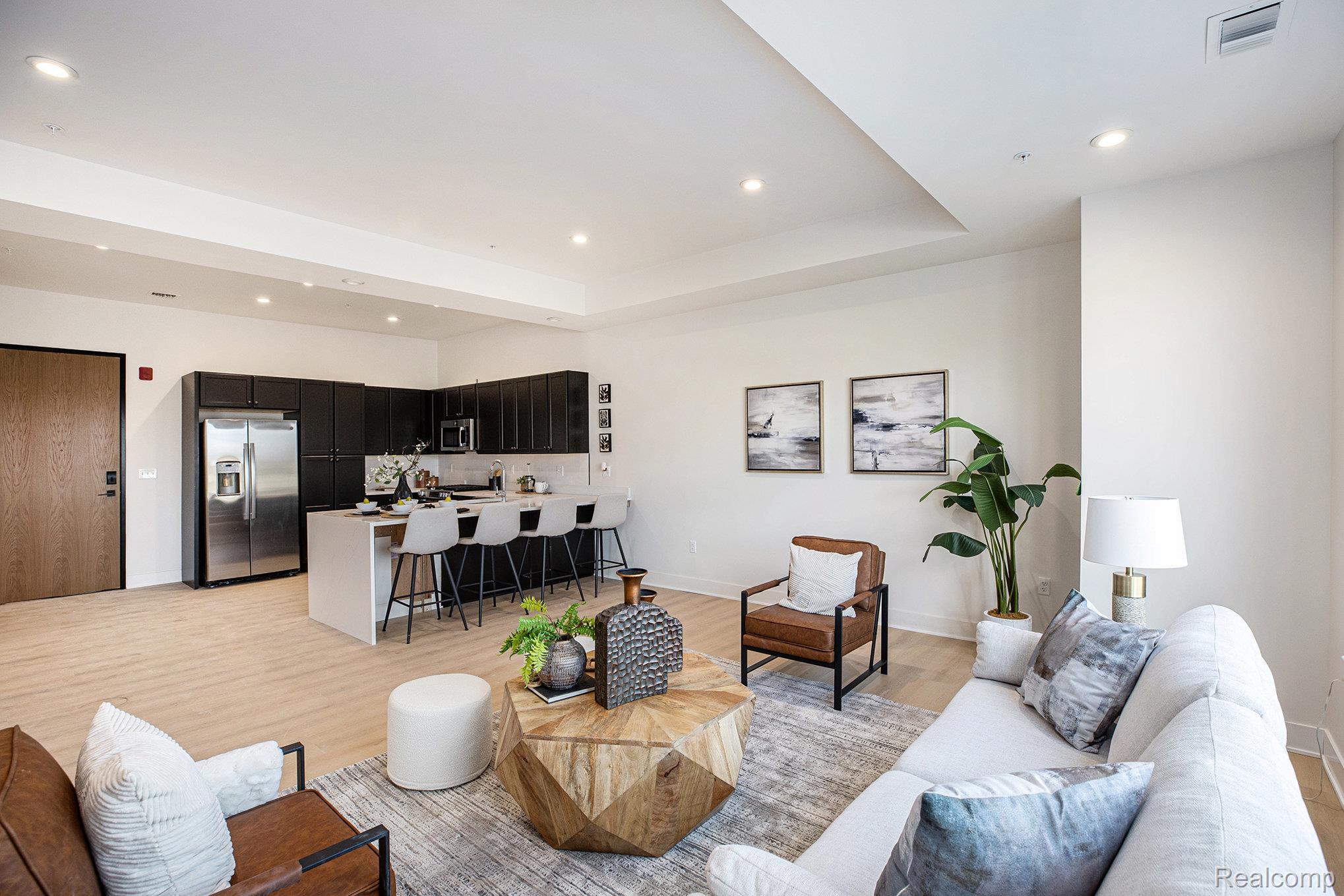 1760 E AUBURN Road 203