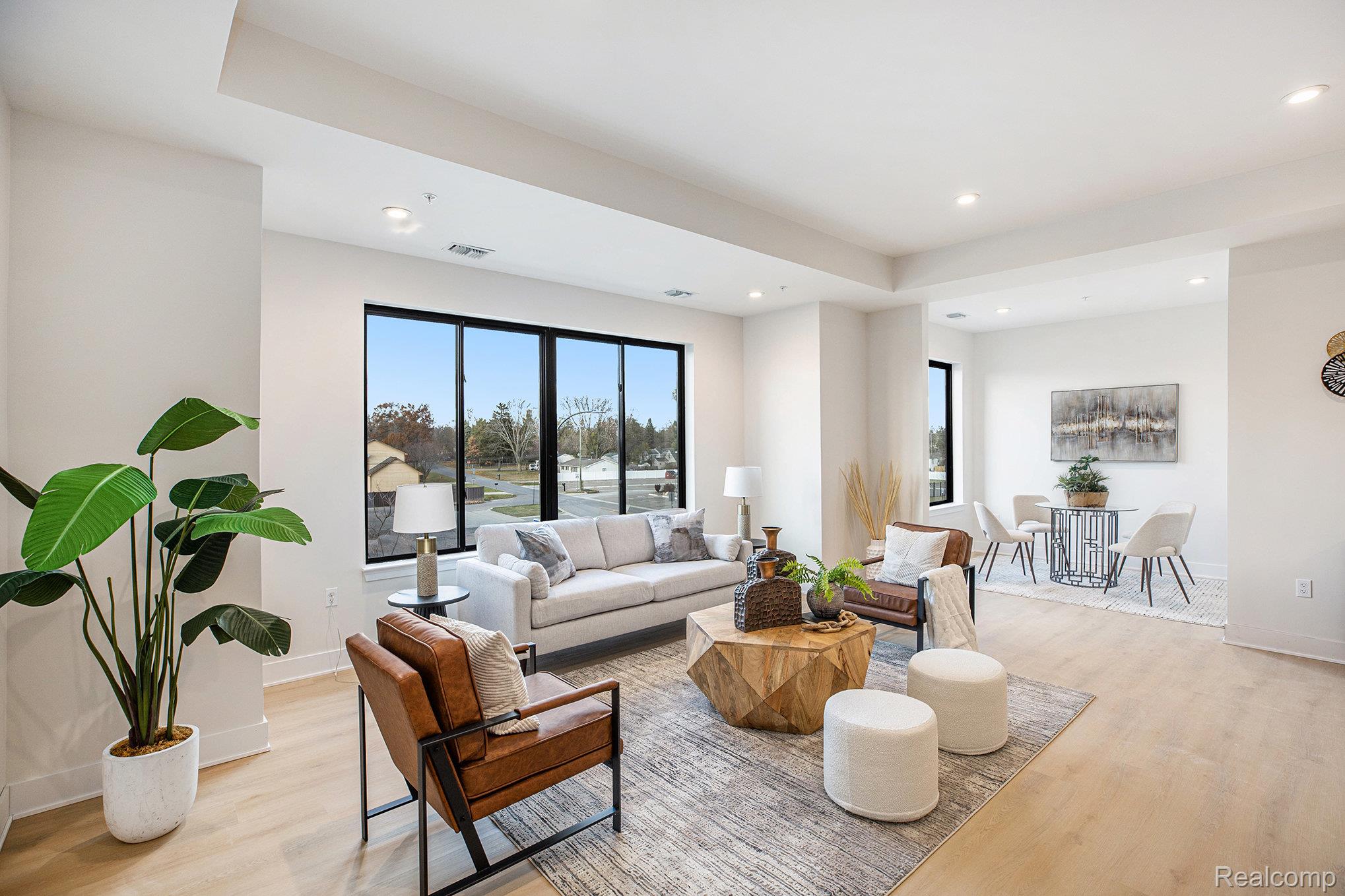 1760 E AUBURN Road 203