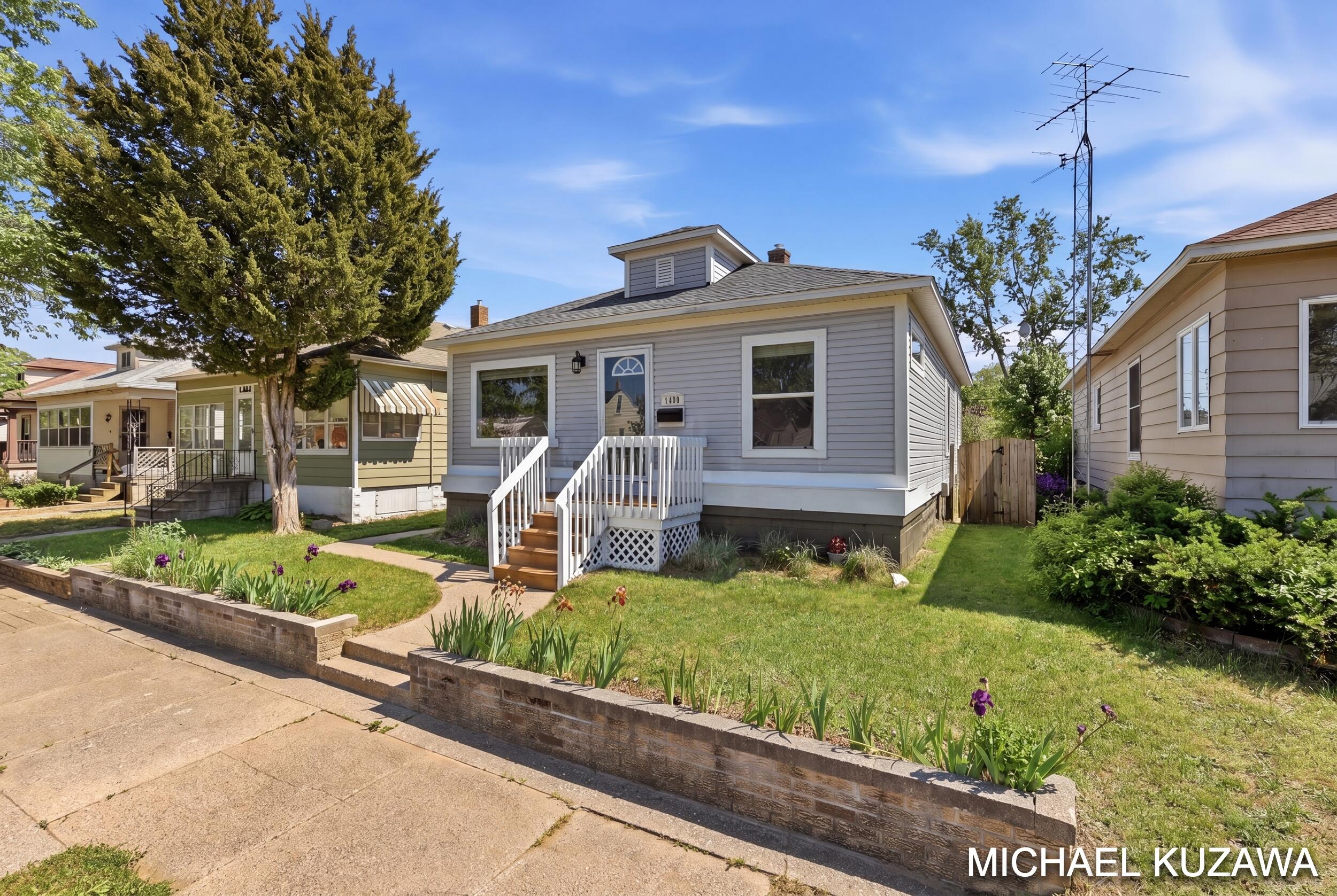 1438 Pennoyer Avenue